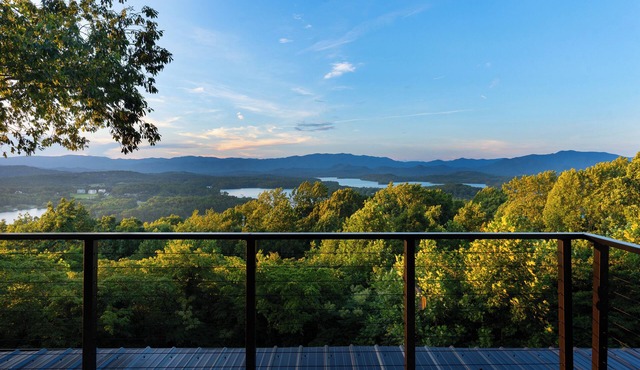 Skyline Sanctuary - Panoramic View Wellness Stay with Hot Tub & Sauna