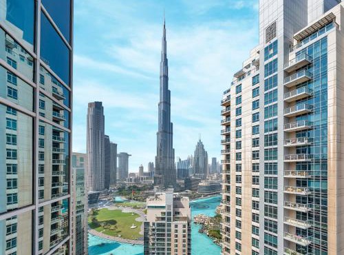 Skyline Serenity Holiday Home I Luxe 4 bedroom Apartment I Burj Khalifa & Fountain Views I Free Gym, Pool, Parking, Wi-Fi and PS5
