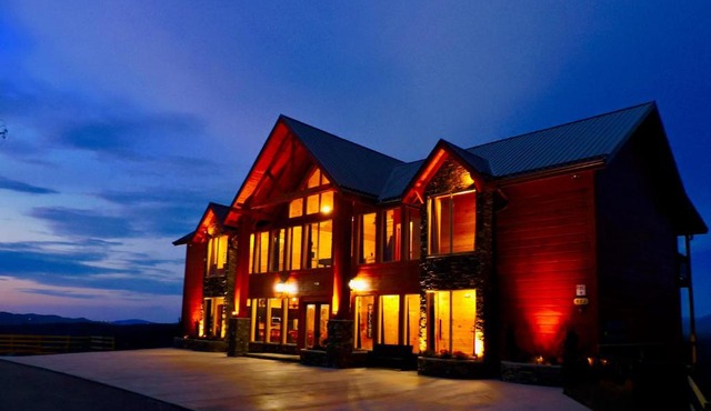 Skyline Splendor: Luxe Retreat with Breathtaking Views Over Downtown Gatlinburg