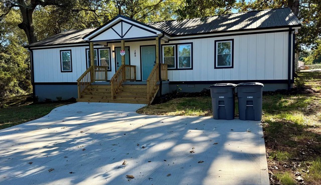 Skyline Split A Retreat Close to Everything You Need!nQuiet, Clean & Convenient.