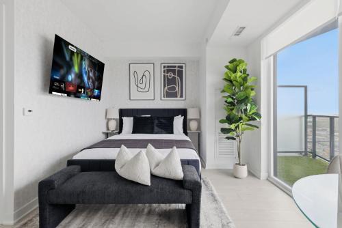 Skyline Studio with Stunning City Views & Parking