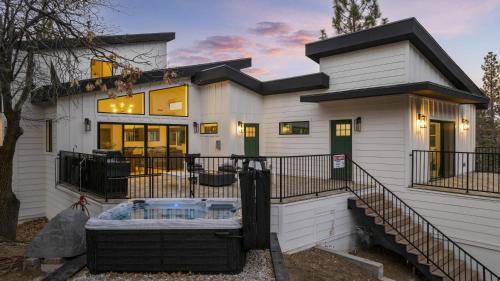 Skyline Summit Lodge