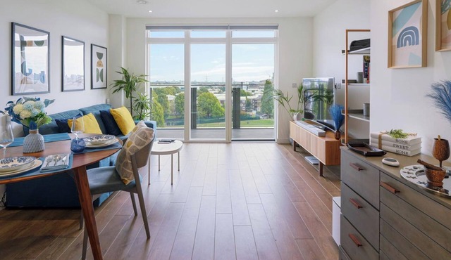 Skyline View 1 Bed Apartment Sleeps 2 - Balcony