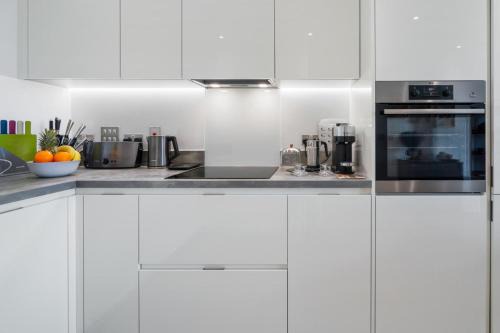 Skyline View 1 Bed Apartment Sleeps 2 - Balcony