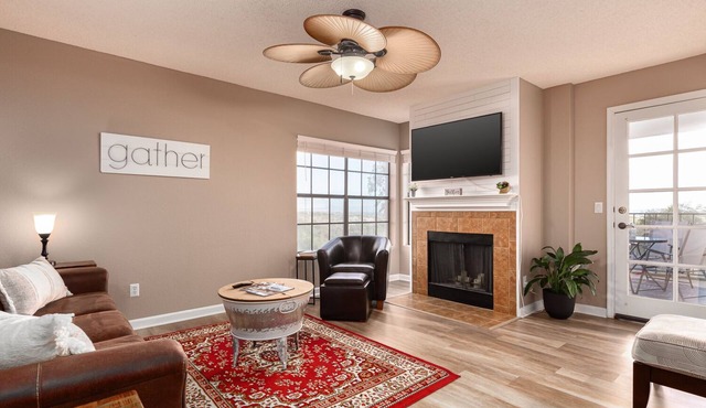 Skyline View, City & Mountain Views, Golf nearby, bicycling, swimming pool