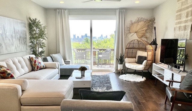 Skyline Views/3 Miles to Downtown/WeeklyDiscounts/Pet Friendly