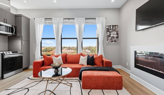 Skyline VIEWS, 5 mins to Downtown, Free Parking
