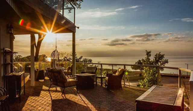 Skyline Views, Hot Tub, Beachfront, Lavish Kitchen at Dunetop Villa