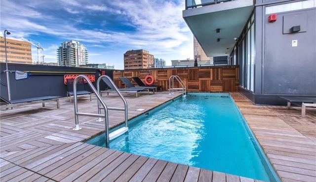 Skyline Views -POOL, Patio, Prkg & Gym - 2BR 2BA