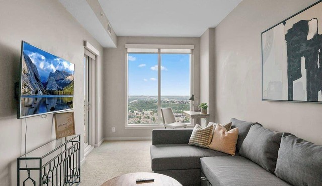 Skyline Views| Walk to Saddledome | AC| UG Parking