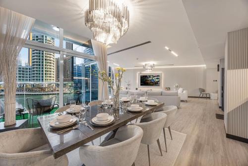 Skyline Views with Waterfront & Marina Walk - 3 BDR Apartment