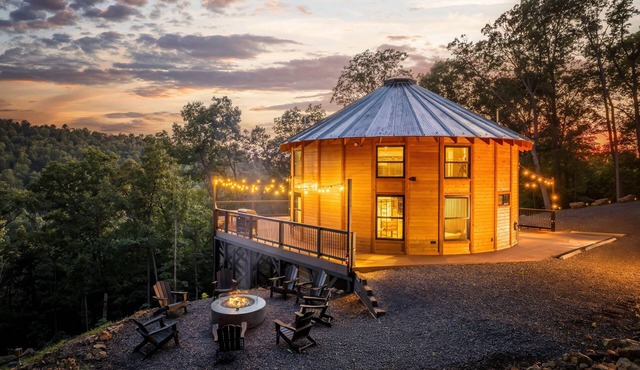 Skyline Yurt: Hot Tub~Wood Stove~WiFi~EVcharger