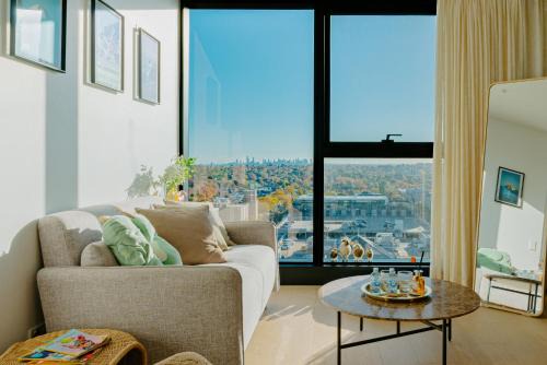 Skyone Lux 2Bed room Aprt in BoxHill with car park