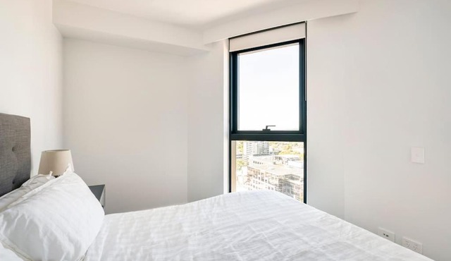 Skyone Lux 2Bed2Bath Aprt in BoxHill and Free carpark