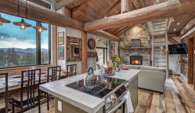 SkyRun Cabin - Stunning Mountain Views & Fire Pit