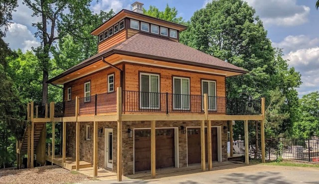 Skyuka Chalet Wooded Retreat | Spa, Pool, Firepit