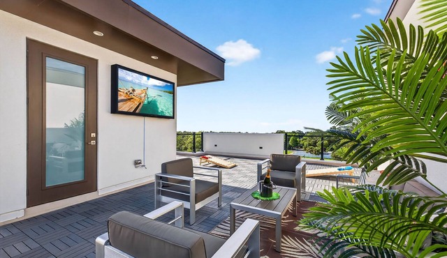 Skyview Escape | Rooftop Townhouse Near Clearwater