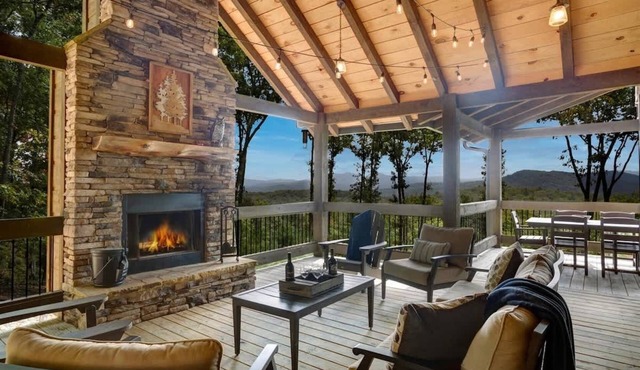 Skyview - Sensational Vacation Destination, Panoramic Mtn Views, Hot Tub