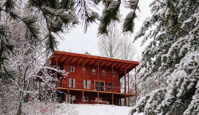SkyView Smoky Mountain Lodge Near Gatlinburg and Pigeon Forge Tennessee