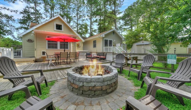 Slack Tide is a wonderful 3 Bedroom/2 Bath Pet-Friendly Vacation Home on Chincot