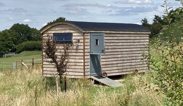 Slades farm Luxury Glamping Pod 'Poppy'