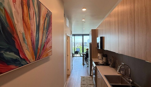 SLC Studio near the Best restaurants in town!