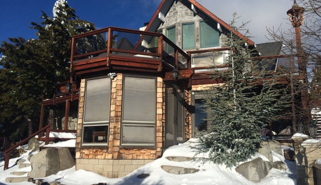 Sledding hills, amazing views, game room, Ski & Sky Park min away!