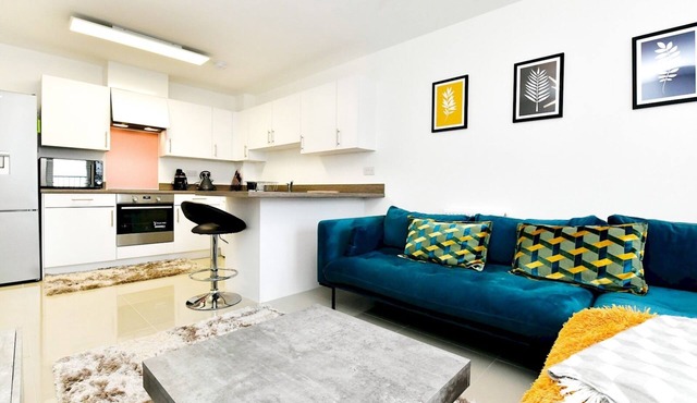 Sleek 1 Bed Apartment w Parking - Pass the Keys