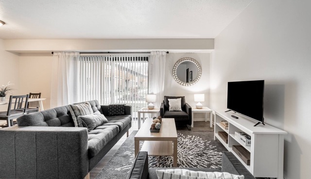 Sleek 1BD Apt Perfect for Traveling Professionals