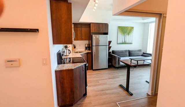 Sleek 1BR Suite in Liberty Village w/Full Gym