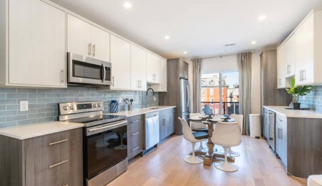 Sleek 2 BDR |Private Rooftop| Centrally Located!