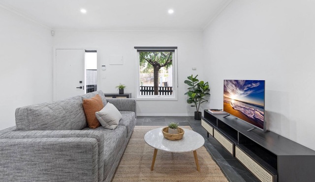 Sleek 2-Bed Terrace near Local Parks