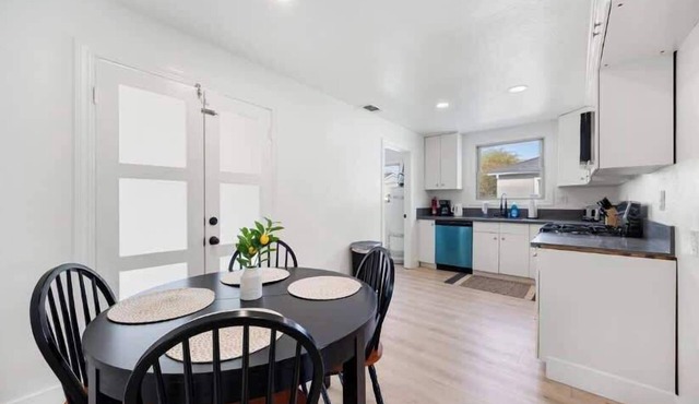 Sleek 2BR/1BA Urban Zen in Sac