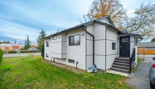 Sleek 2BR Lower Unit Near Airport & Seattle DT