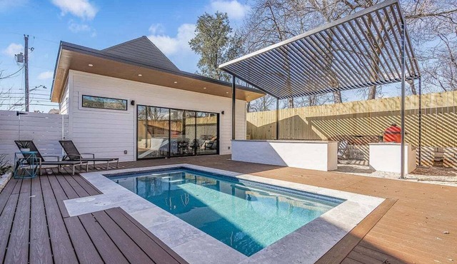 Sleek 3BR/2.5BA Home with In-Ground Pool & Rosewood Amenities - Austin Avante-Garde