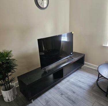 Sleek 4 bed Apartment with 2 bathrooms