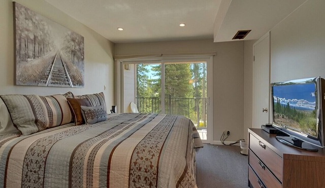 Sleek 4BR House for Groups w/ Beautiful Lake View!