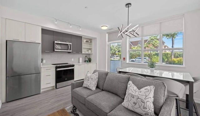 Sleek and Comfortable 3BR Suite with Parking