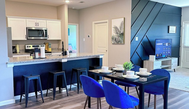 Sleek and Modern home. Perfect for extended stay. Pets friendly