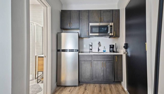 Sleek and Stylish Apartment in Middletown