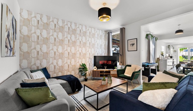 Sleek and Stylish Bristol Abode - Sleeps 5