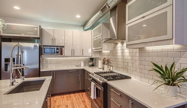 Sleek and Stylish Denver Home - Walking Distance to RiNo