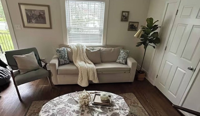 Sleek, Bright & Modern! 5BR Louisville Getaway