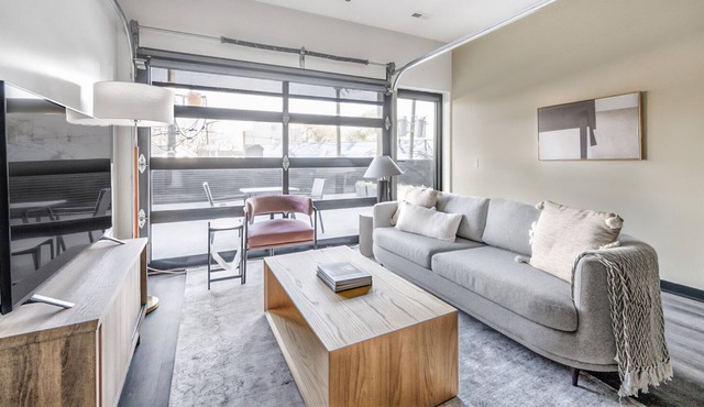 Sleek Bucktown 1BR w/ Roof & BBQ, nr Blue Line, by Blueground