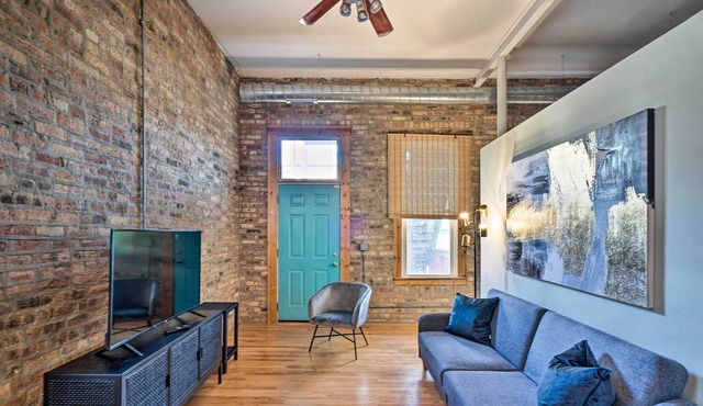 Sleek Chicago Apt: Walk to Dining + Nightlife