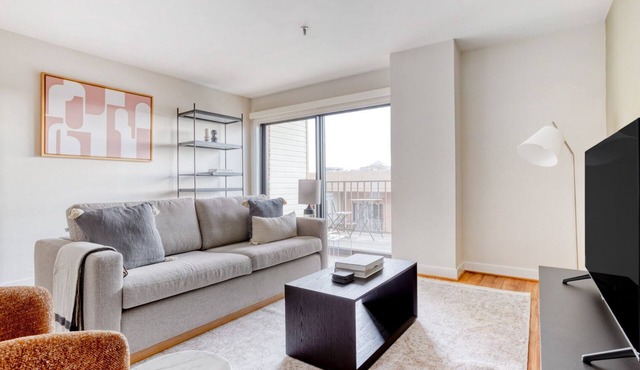 Sleek Clarendon 1BR W/D, Concierge & Gym, steps to WF, by Blueground