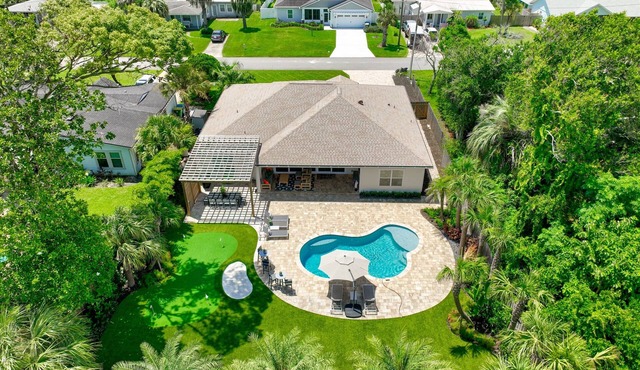 Sleek Coastal Escape; Heated Pool & Near the Beach