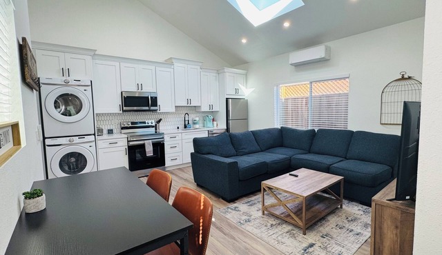 Sleek & Comfy ~ New ~ Near Shops & CafesnEntire 2BD/1BA Guesthouse