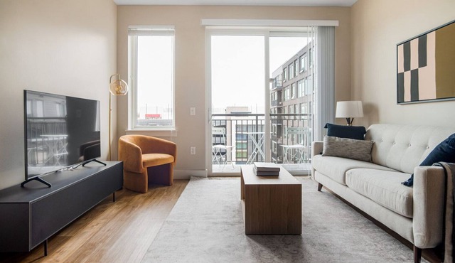 Sleek Congress Park 1BR w/ Gym & Pool, near shops & dining, by Blueground
