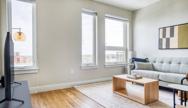 Sleek Congress Park 1BR w/ Gym & Pool, near shops & dining, by Blueground